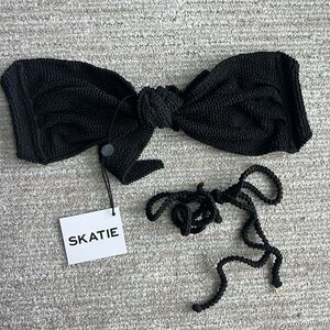 Skatie Black strapless top